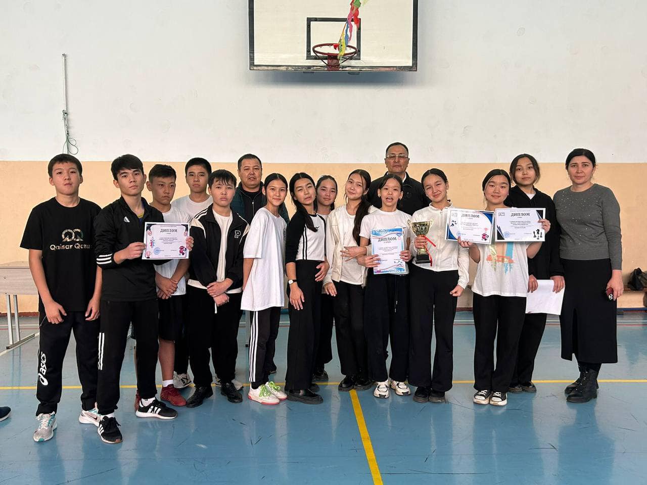 Эстафетные игры среди учащихся 7 классов